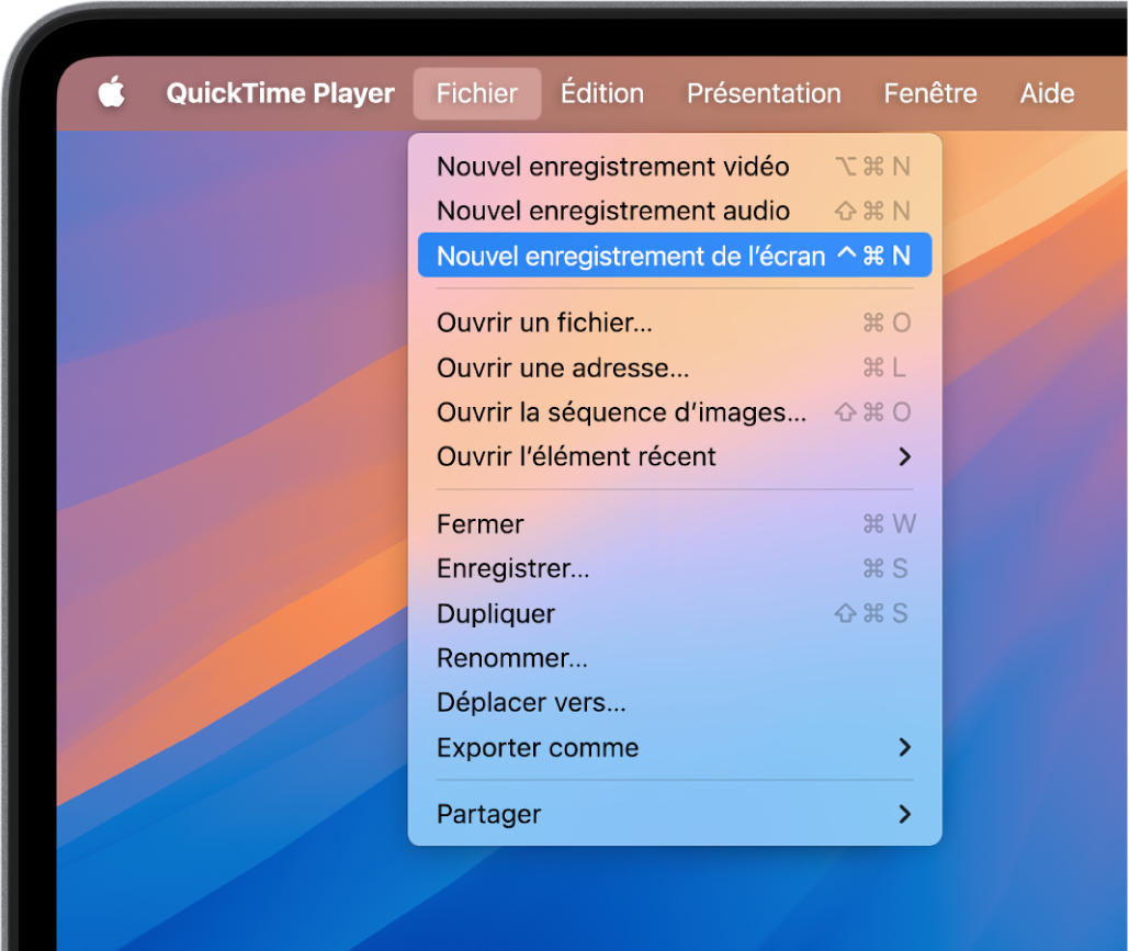 Le menu Fichier est ouvert dans l’app QuickTime Player et la commande Nouvel enregistrement de l’écran est sélectionnée pour commencer l’enregistrement de l’écran.