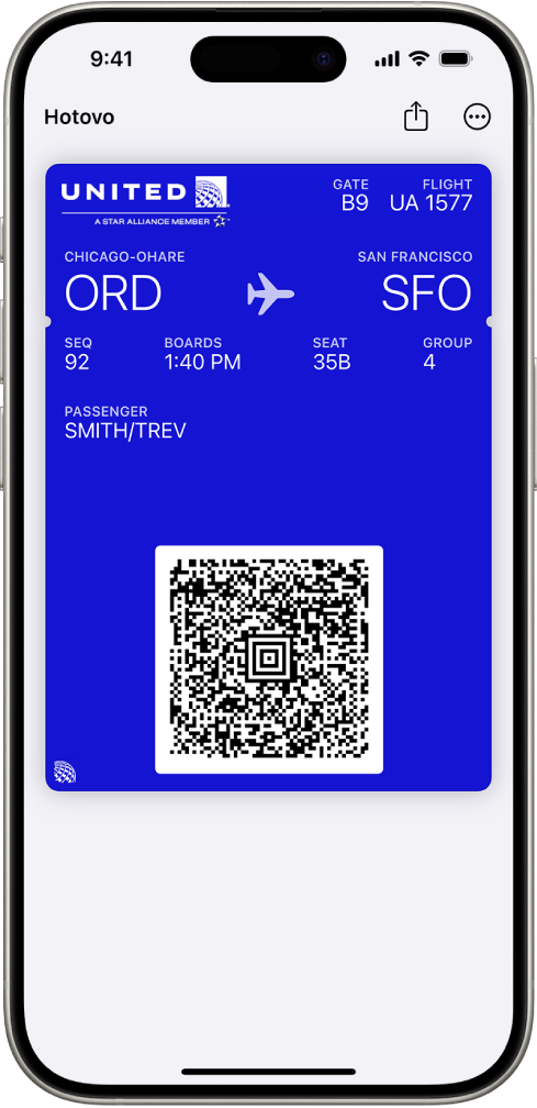 Palubní vstupenka v aplikaci Peněženka s informacemi o letu a QR kódem