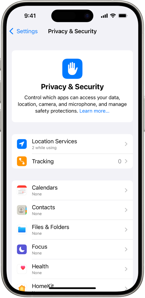 Ekrani Privacy & Security, me cilësimet për Location Services and Tracking, si dhe cilësimet për të kontrolluar se cilat aplikacione mund të kenë qasje në të dhënat tuaja.